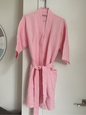 ***Turquaz ** Like New Pink Waffle Spa Robe - S/M